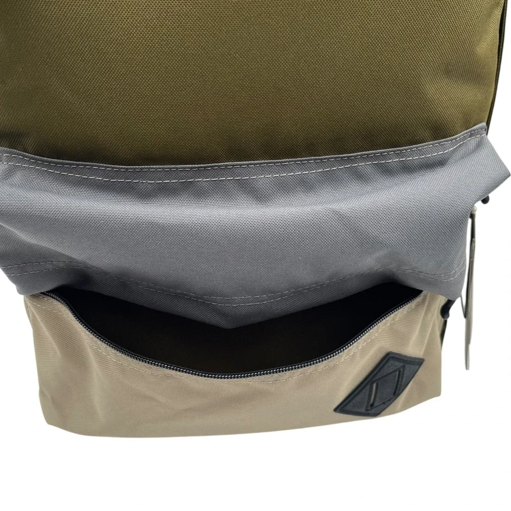 Dakine 365 Mosswood Unisex Backpack Olive Green Gray 21L 18X12X8 Fits 15